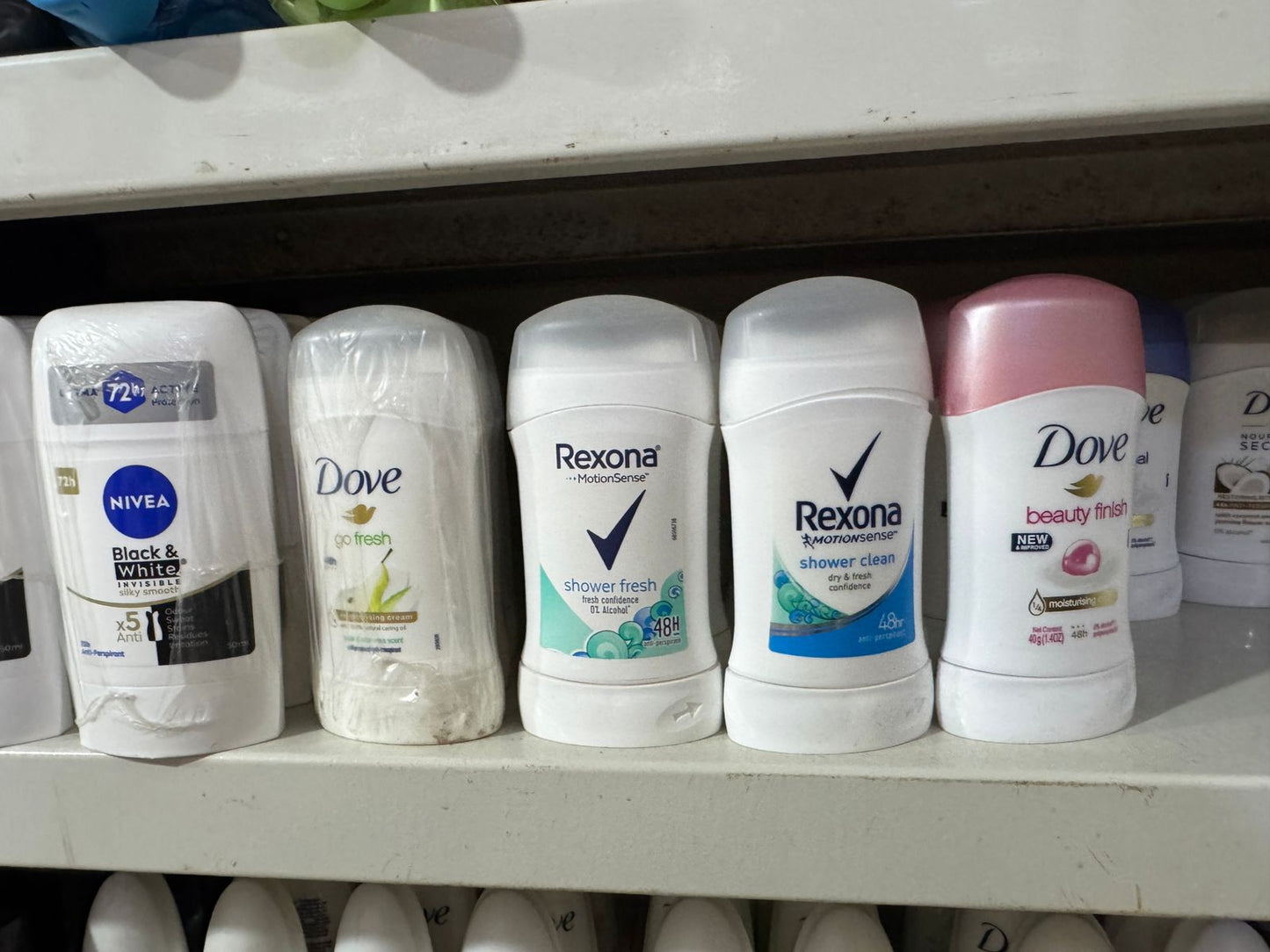 Dove Beauty Finish New & Improved 1/4 Moisturizing Cream 48H Anti-Perspirant Deodorant Stick 40g
