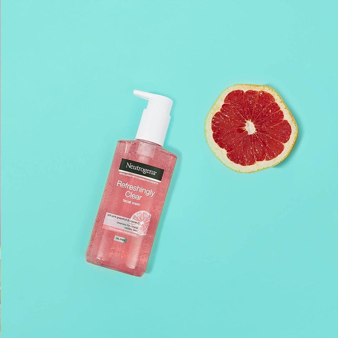 Neutrogena Refreshingly Clear Facial Wash With Pink Grapefruit & Vitamin C, 200ml