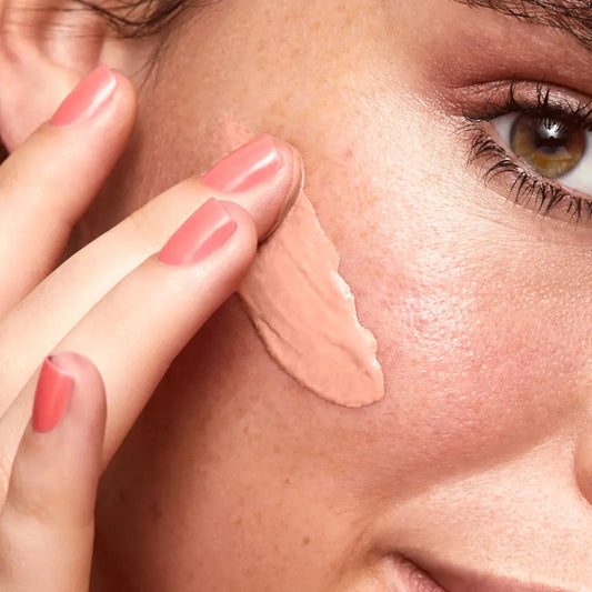Oriflame On Colour Peach Glow Perfector (Shade:Light) 30ml