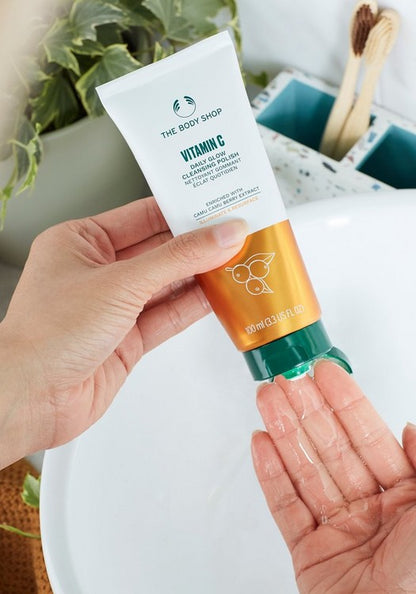 The Body Shop Vitamin C Daily Glow Cleansing Polish 100ml
