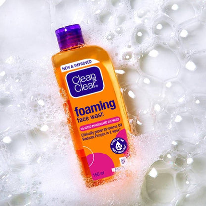 New & Improved Clean & Clear Foaming Face Wash 100ml - Oil Free Cleanser, Won’t Clog Pores, Removes Dirt & Oil