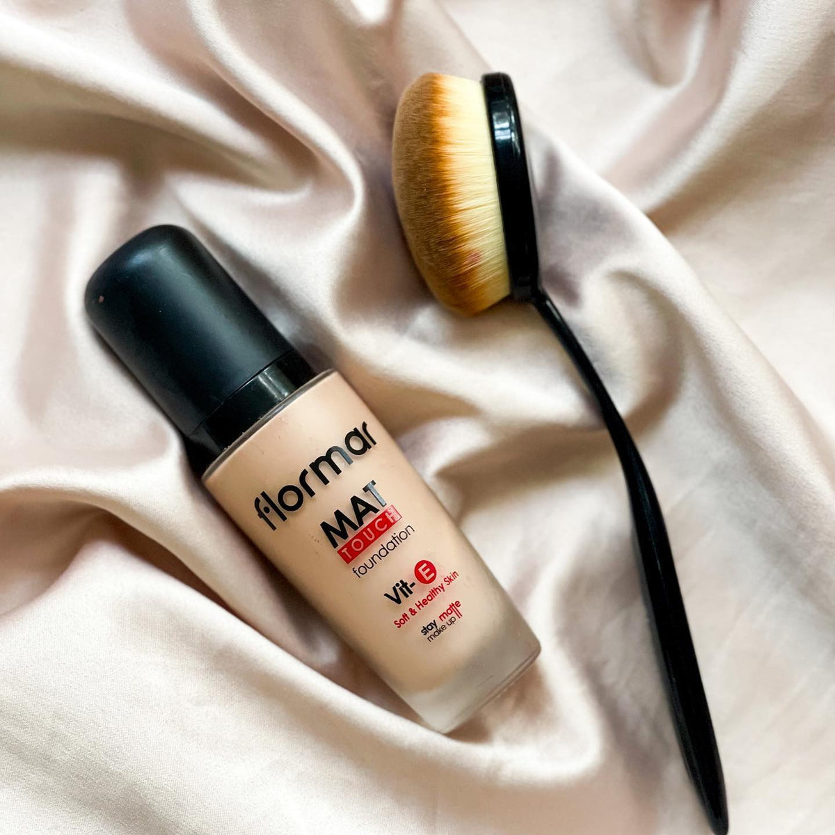 Flormar Mat Touch Foundation Vitamin E (Shade 323 Creamy Beige) 30ml