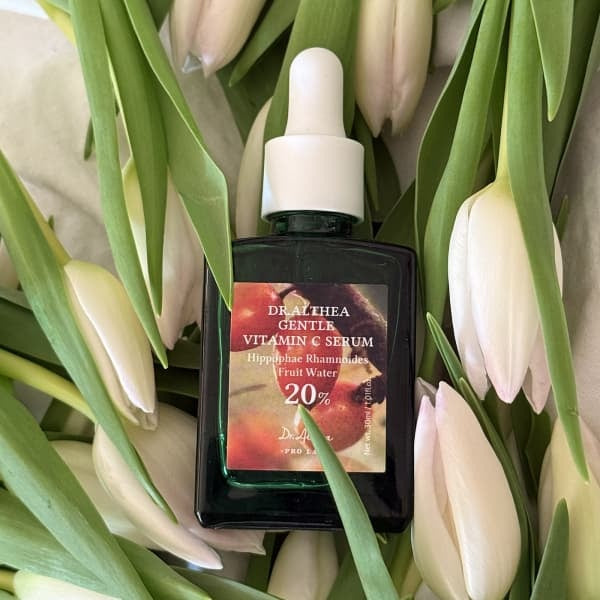 Dr. Althea Gentle Vitamin C Serum 30 ml product lifestyle image