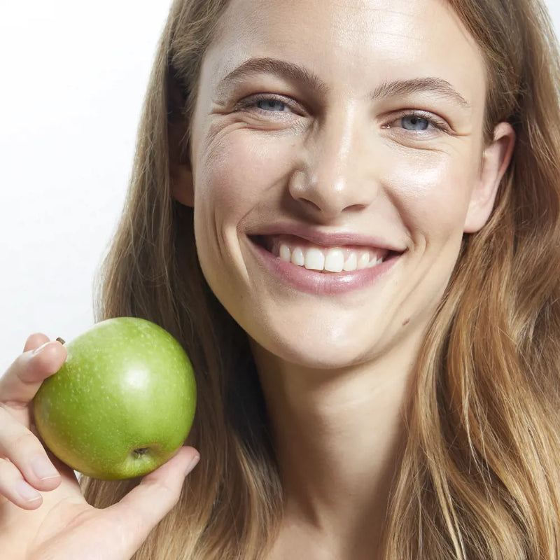 Oriflame Love Nature Up-Loved Purifying Shampoo with Upcycled Apple & Organic Kale 250ml